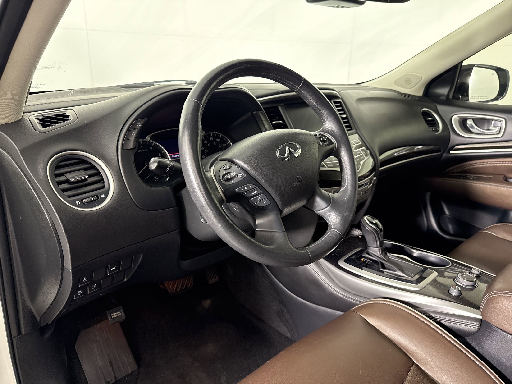 Used 2019 INFINITI QX60 Luxe w/ Essential Package FWD image 3