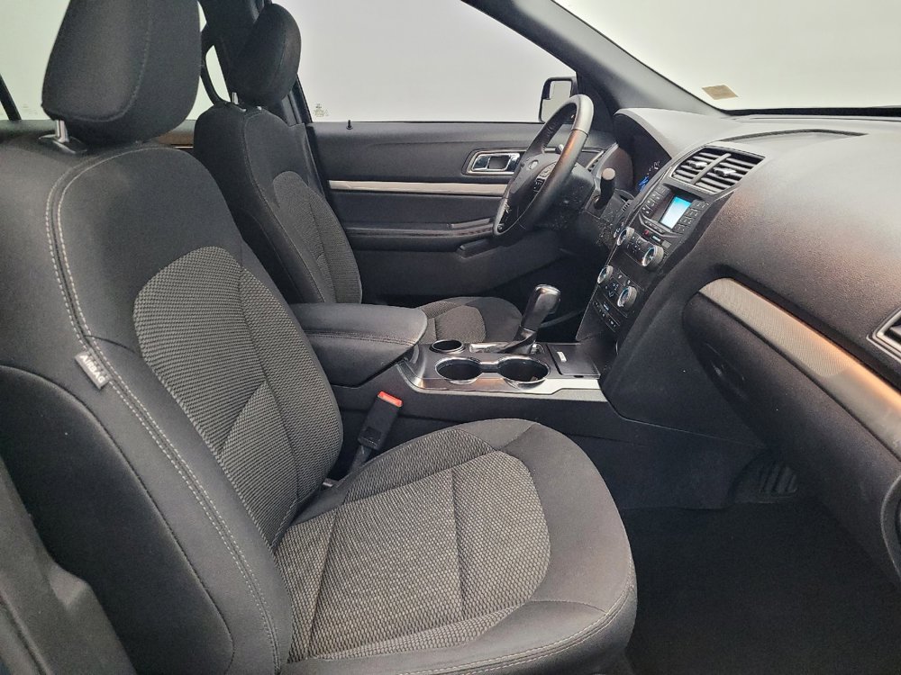 Used 2019 Ford Explorer XLT image 21