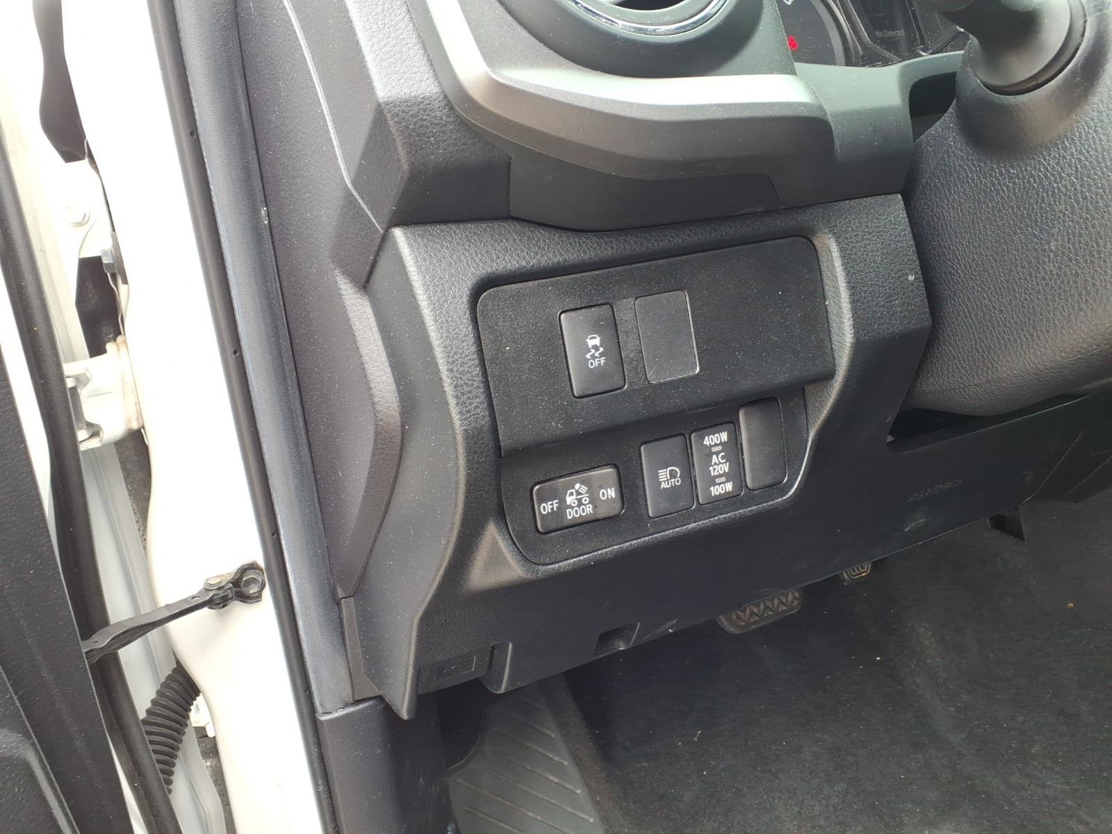 Used 2022 Toyota Tacoma TRD Off-Road AWD/4WD image 15
