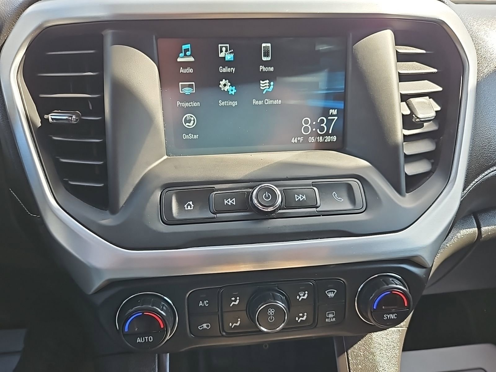 Used 2019 GMC Acadia SLE image 28
