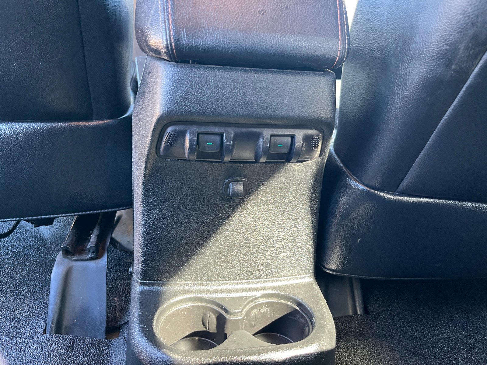 Used 2016 Jeep Wrangler Unlimited Sahara image 32