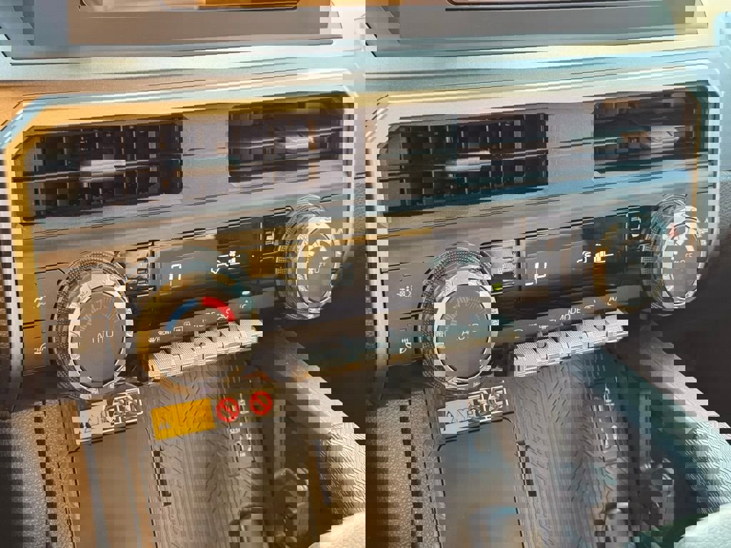 Certified 2025 Toyota 4Runner TRD Off-Road image 31