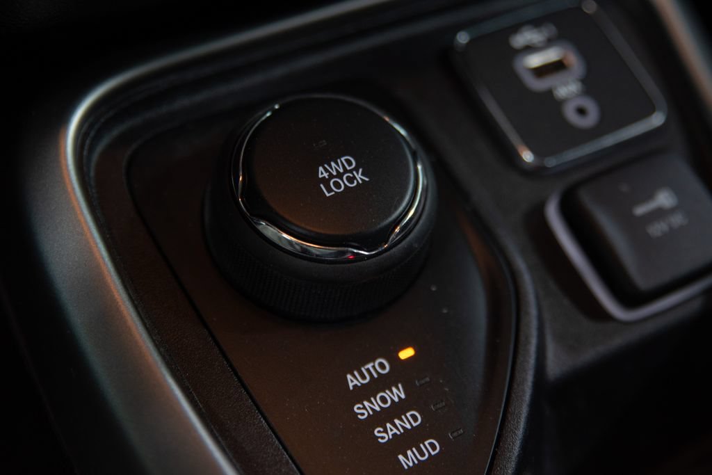 Used 2021 Jeep Compass Latitude w/ Convenience Group AWD/4WD image 28