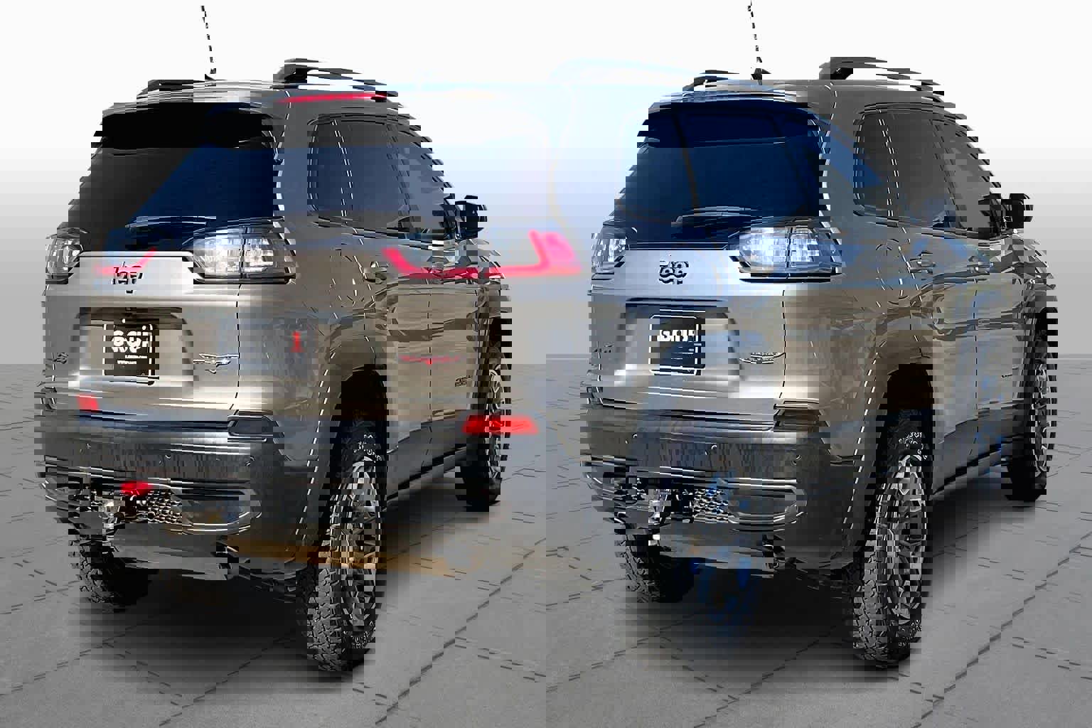 Used 2019 Jeep Cherokee Trailhawk image 13