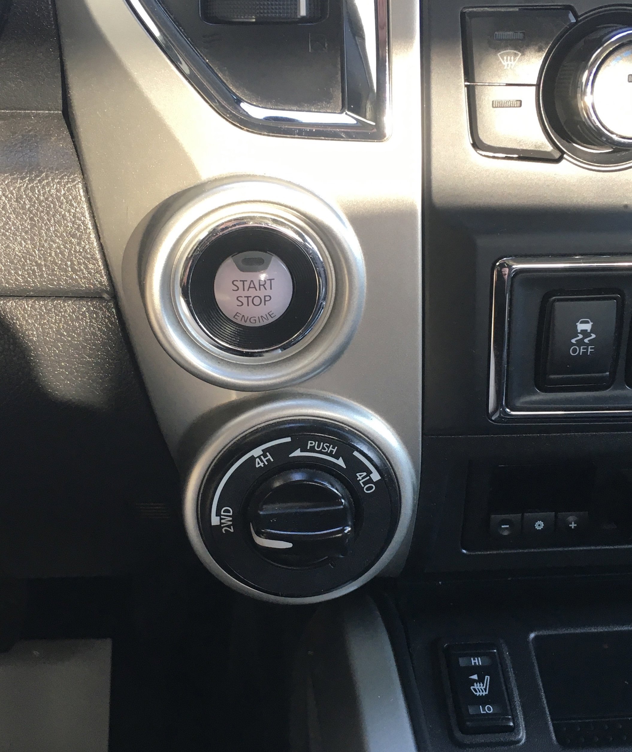 Used 2024 Nissan Titan SV w/ SV Convenience Package image 14