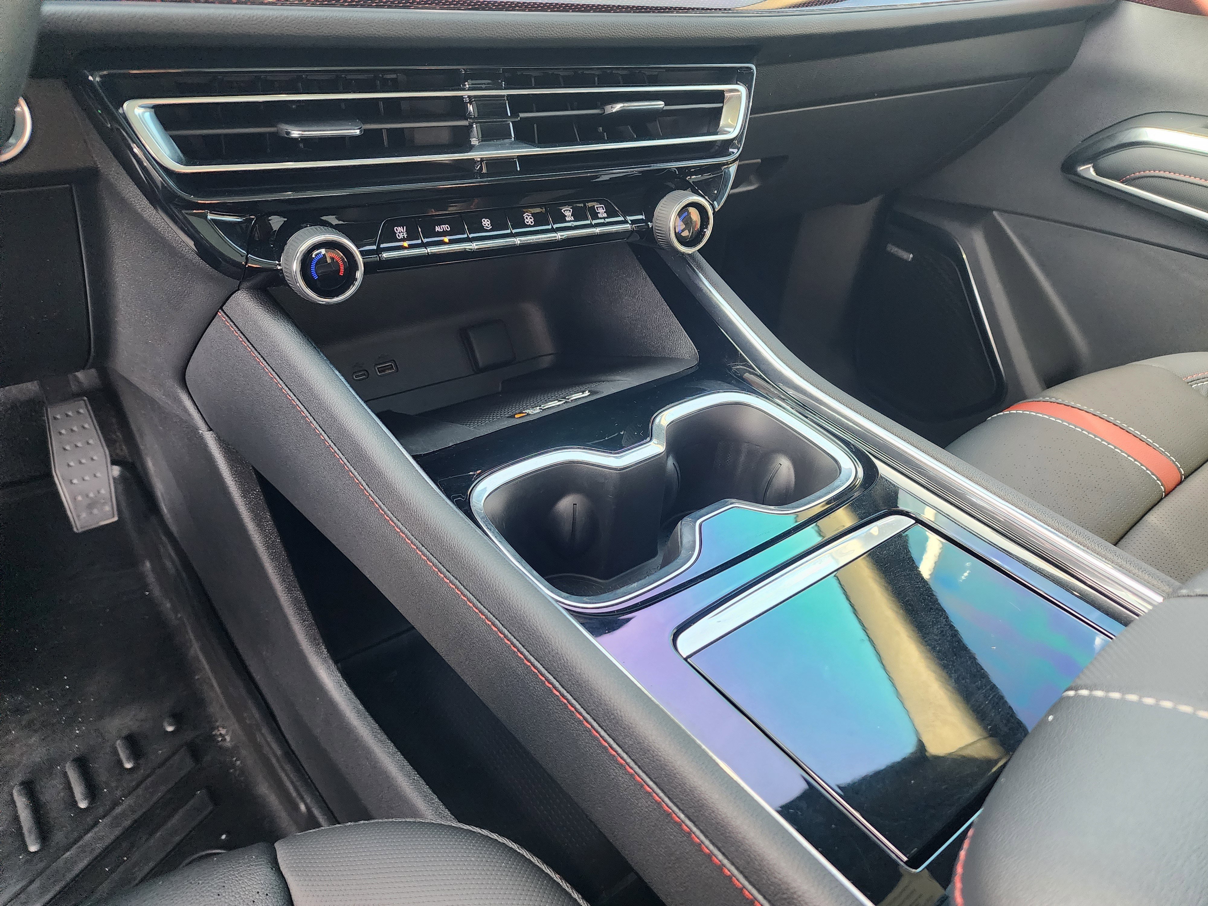 Used 2025 Chevrolet Traverse RS image 37