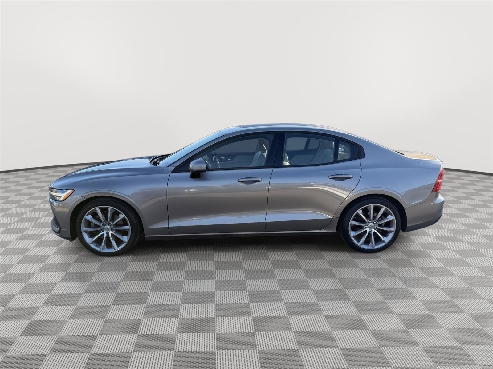 Used 2020 Volvo S60 T5 Momentum image 4