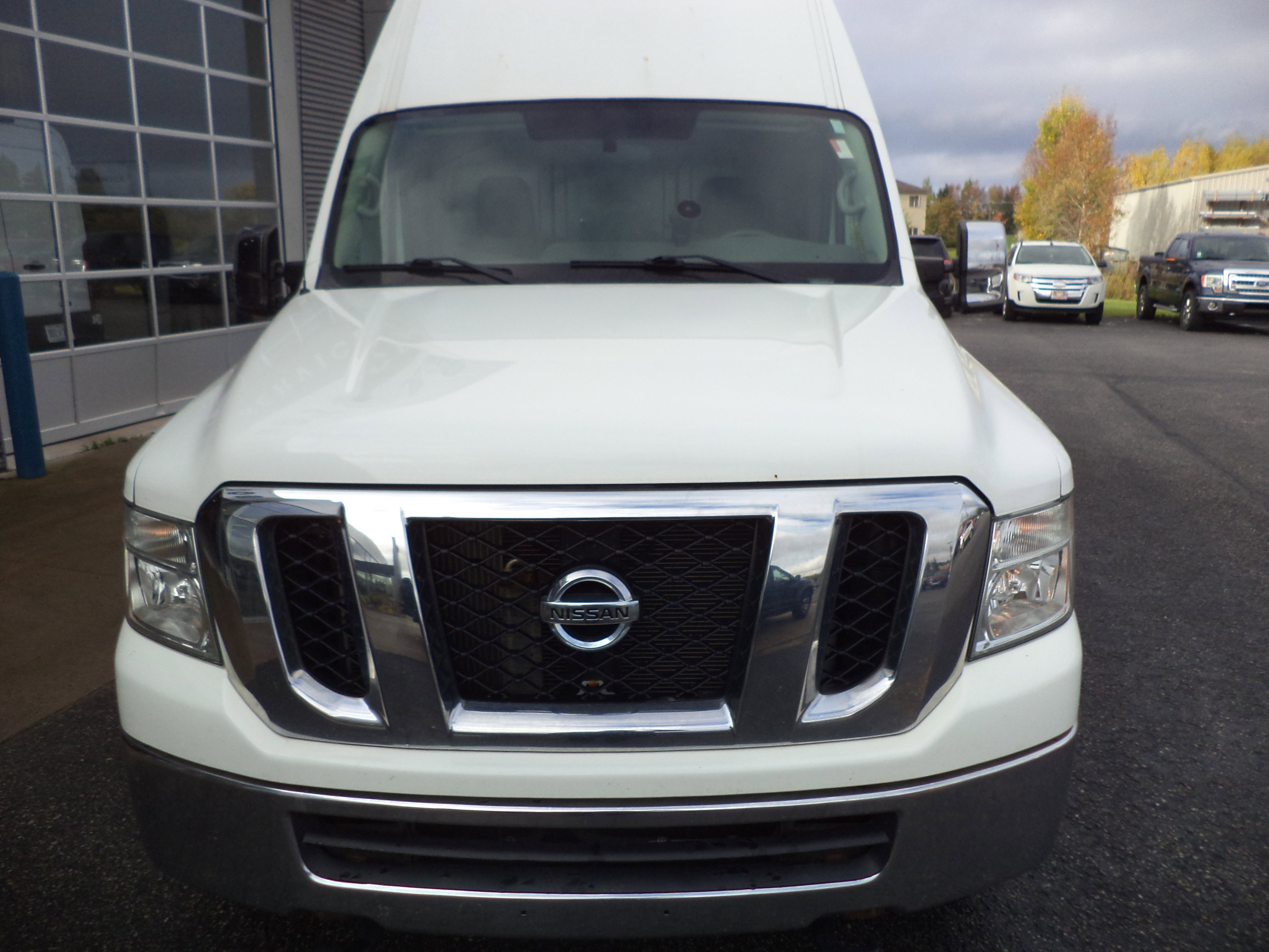 Used 2020 Nissan NV 3500 SL w/ Back Door Glass Package image 10