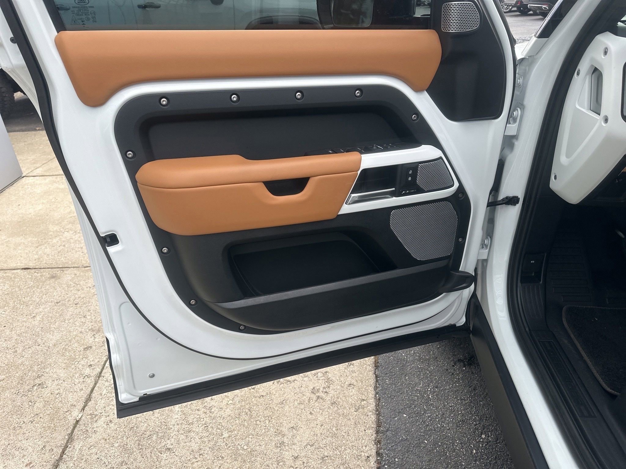 Used 2024 Land Rover Defender 130 S image 9