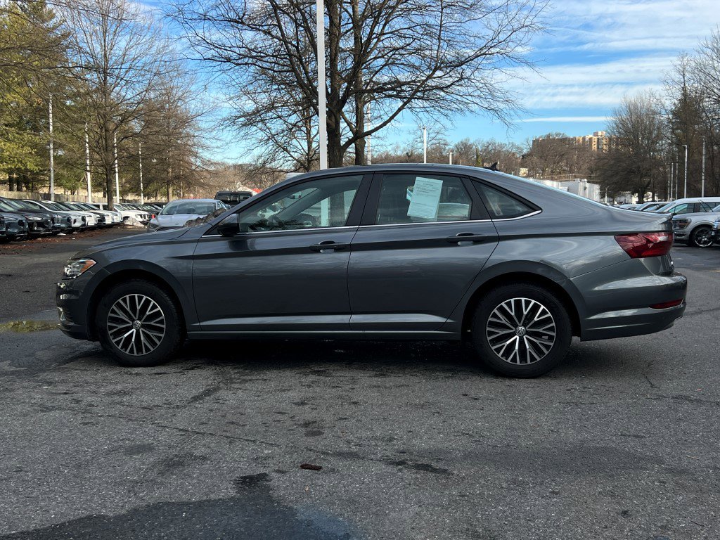 Used 2021 Volkswagen Jetta SE w/ SE Cold Weather Package image 3