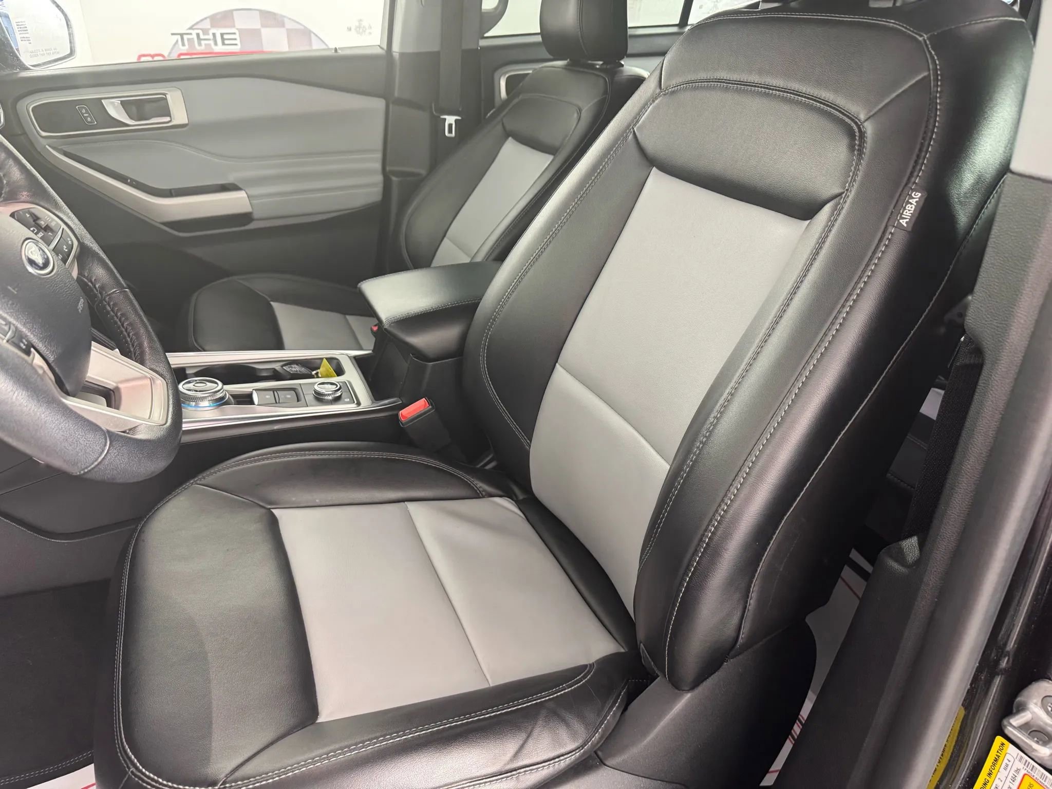 Used 2022 Ford Explorer XLT w/ Equipment Group 202A image 33