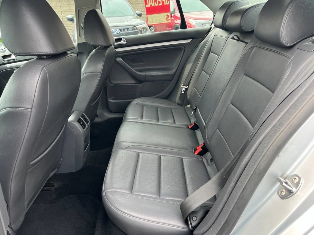 Used 2009 Volkswagen Jetta SE FWD image 12