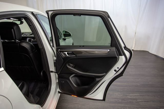 Used 2015 Porsche Macan Turbo image 23