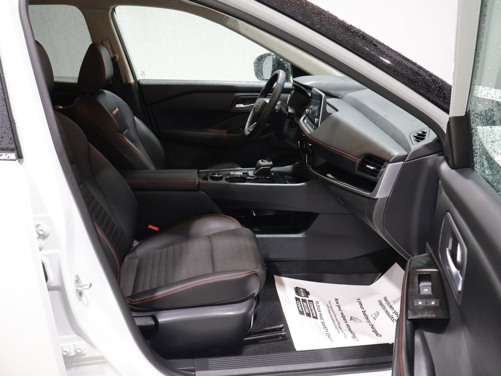 Used 2025 Nissan Rogue SV image 23