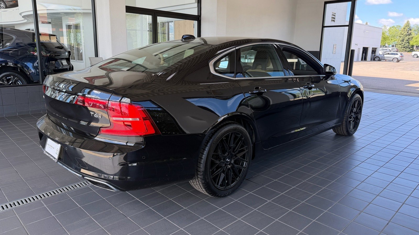 Used 2017 Volvo S90 T6 Momentum w/ Vision Package AWD/4WD image 4
