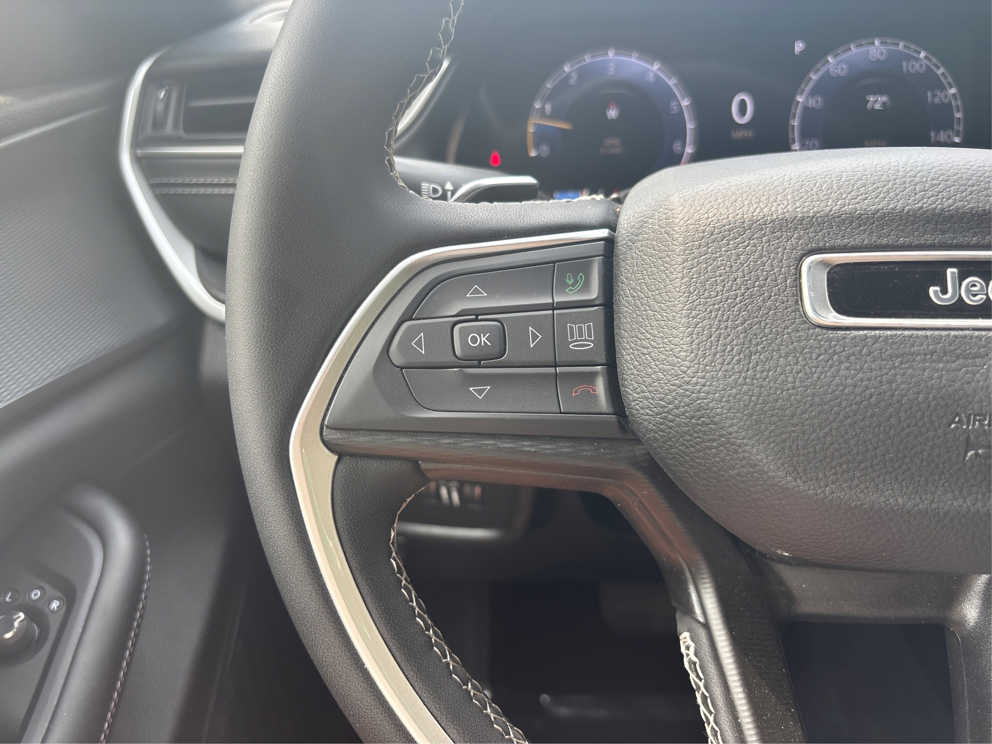 Used 2024 Jeep Grand Cherokee Laredo image 47