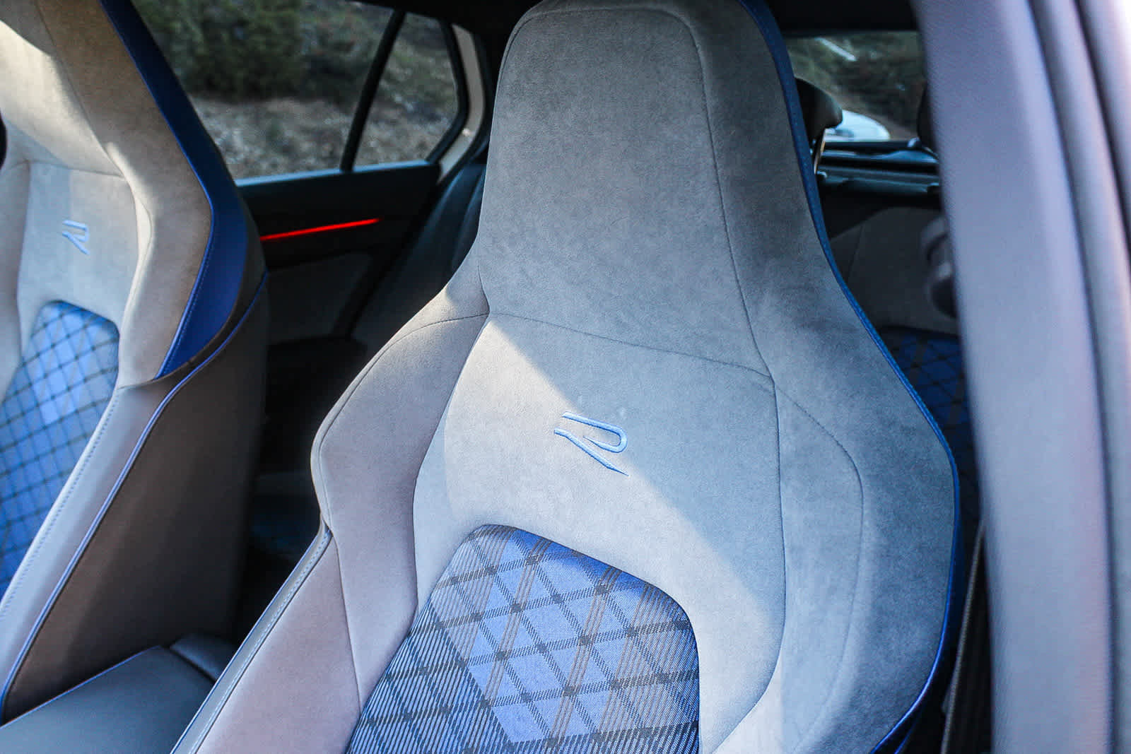 Used 2025 Volkswagen Golf w/ Euro Style Package image 24