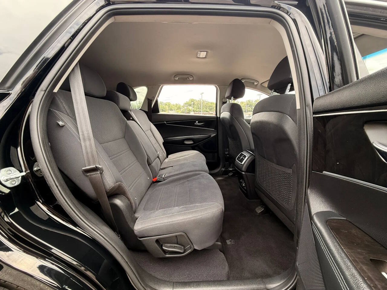 Used 2018 Kia Sorento FWD image 10