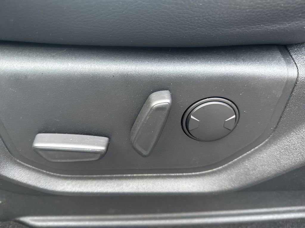 Used 2019 Ford F150 Lariat w/ Equipment Group 502A Luxury image 10