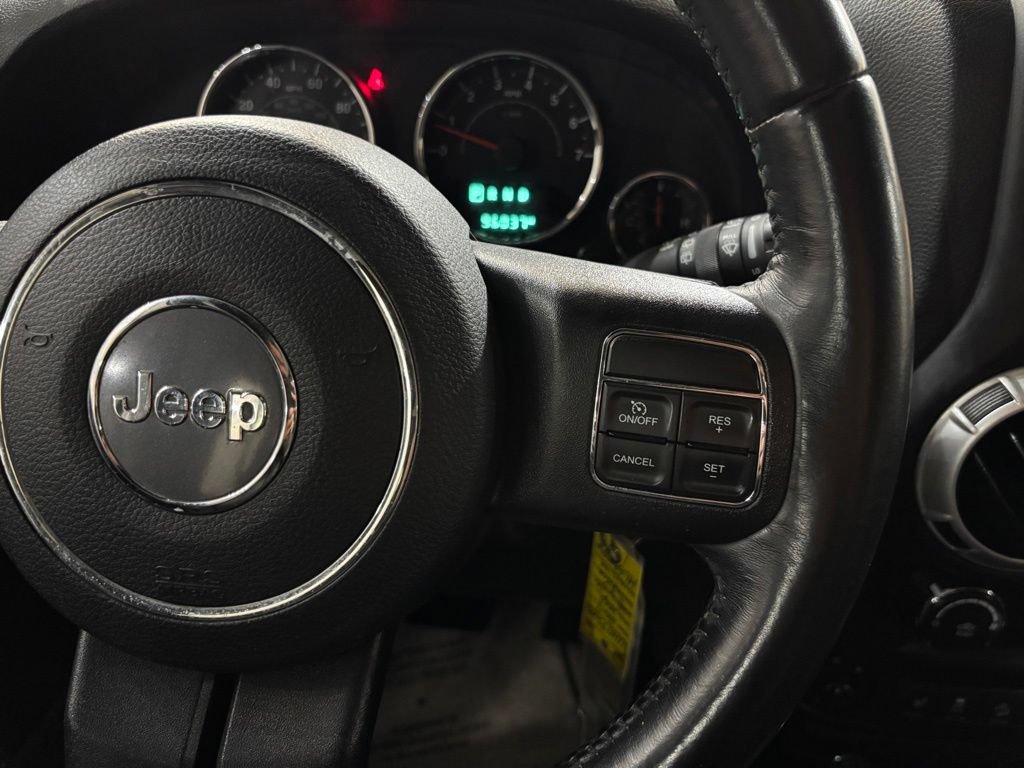 Used 2017 Jeep Wrangler Unlimited Sahara w/ Connectivity Group AWD/4WD image 17
