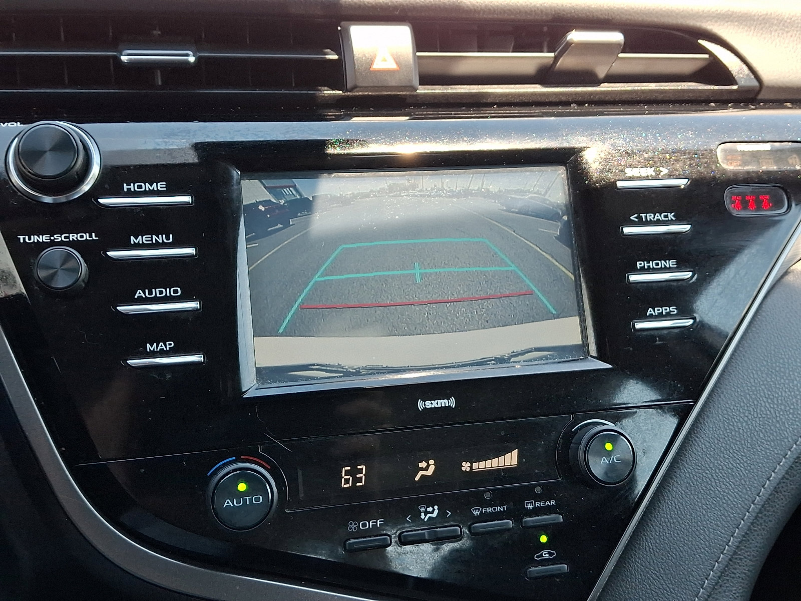 Used 2020 Toyota Camry SE FWD image 17