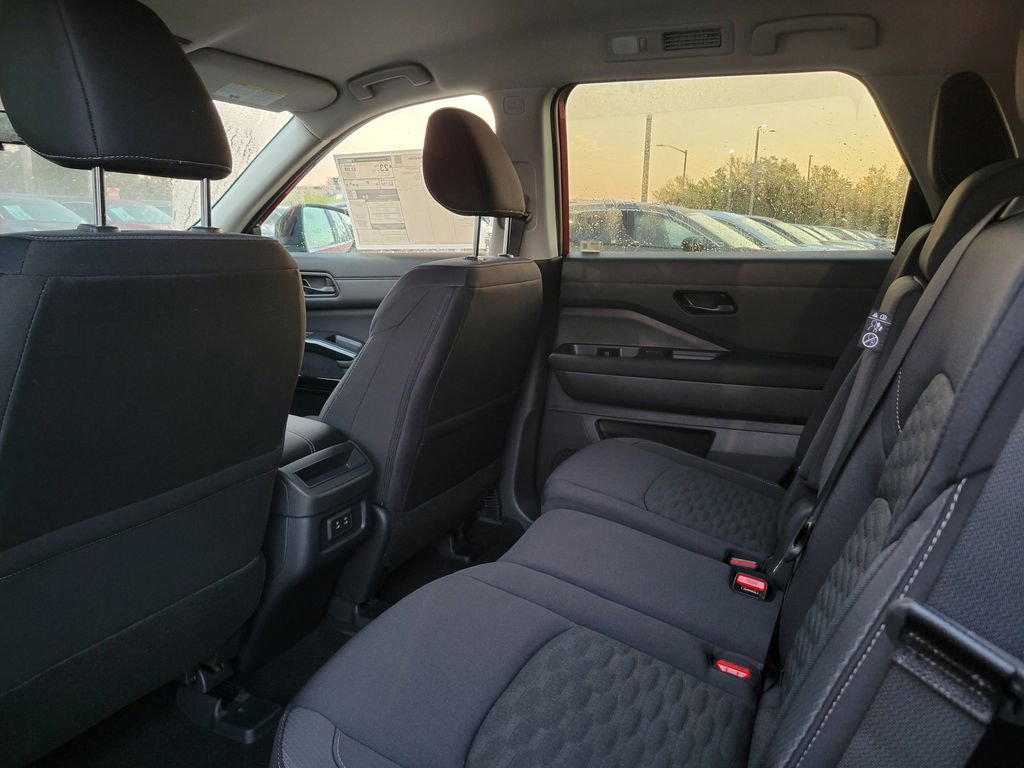 New 2026 Nissan Pathfinder SV image 5
