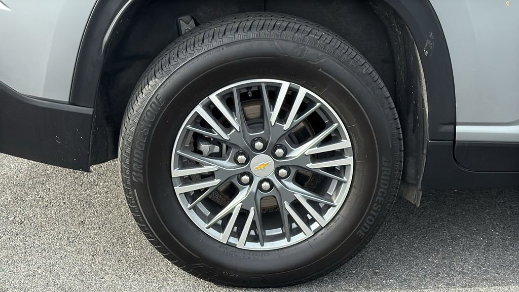 Used 2024 Chevrolet Traverse LT image 8