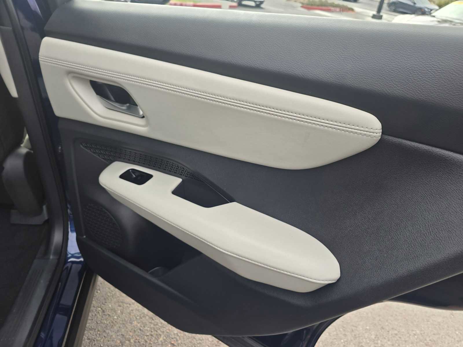 Used 2024 Nissan Ariya FWD image 14