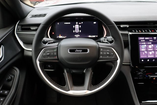 New 2025 Jeep Grand Cherokee Altitude image 15