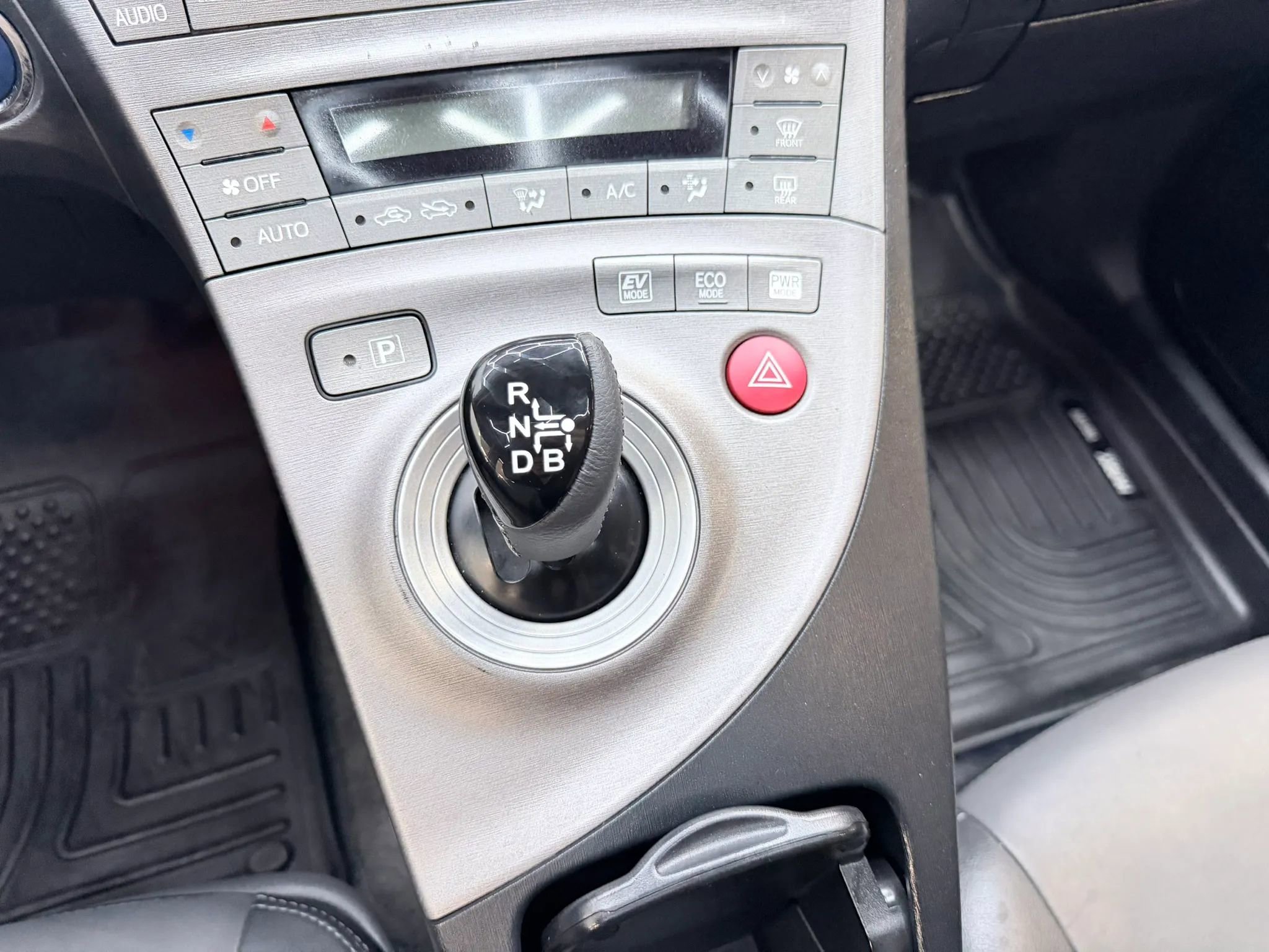 Used 2014 Toyota Prius Four w/ Solar Roof Package FWD image 22