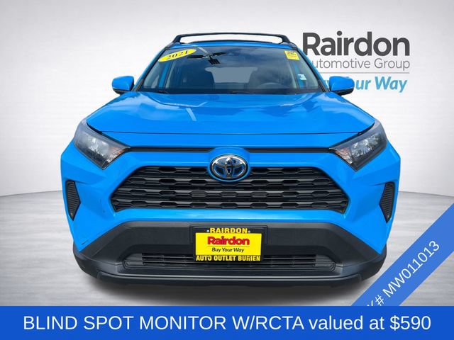 Used 2021 Toyota RAV4 LE AWD/4WD image 2