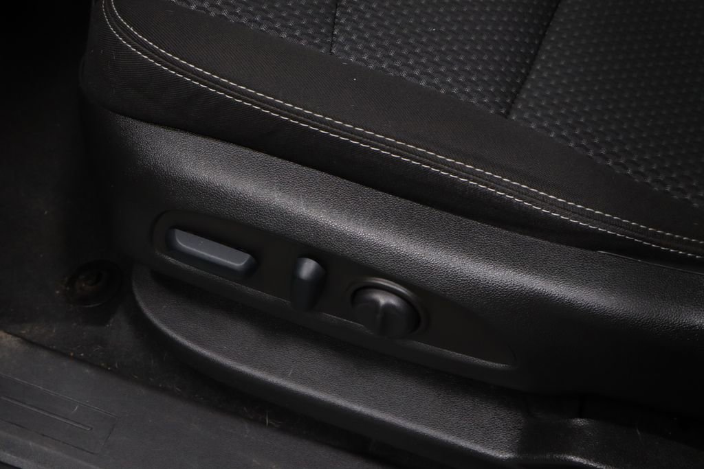 Used 2022 GMC Terrain SLE w/ Driver Convenience Package FWD image 21