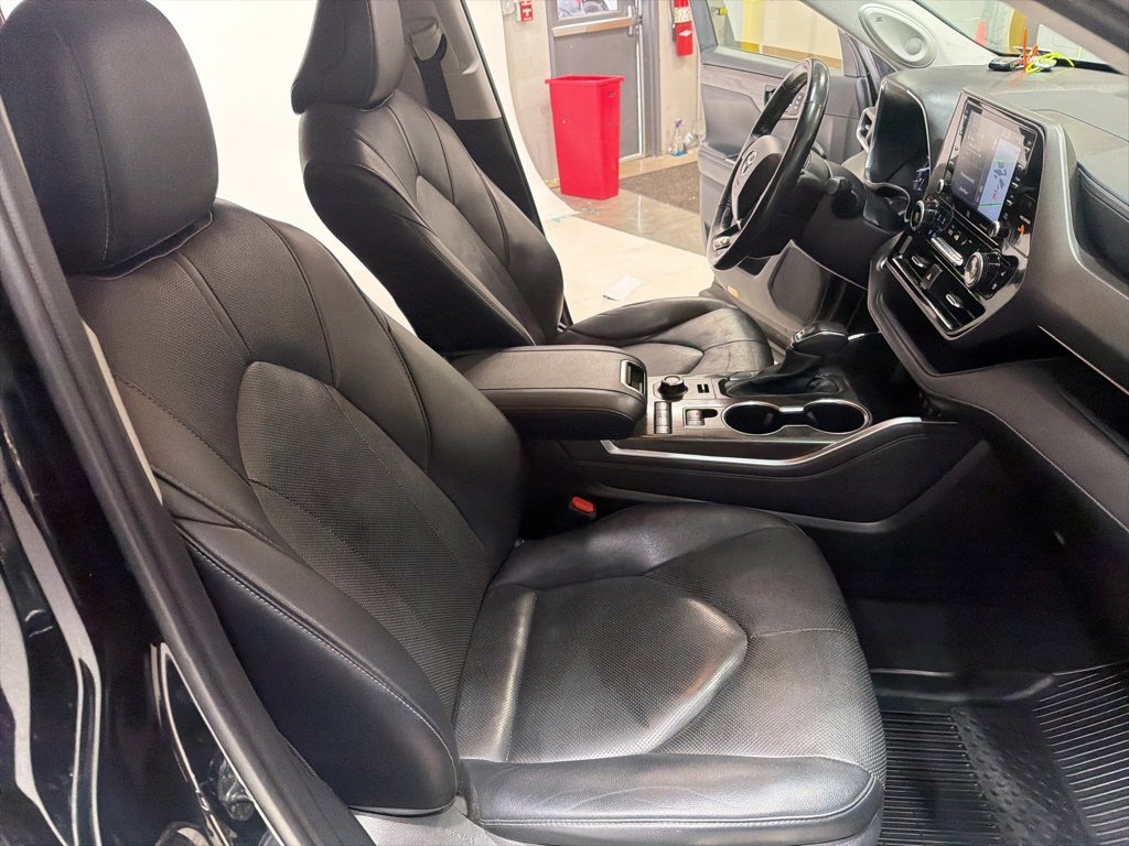 Used 2021 Toyota Highlander Limited image 30