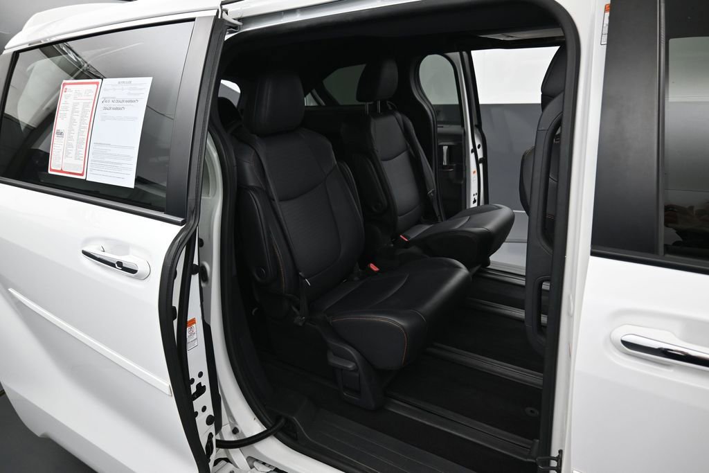 Used 2021 Toyota Sienna XSE w/ XSE Plus Package FWD image 32
