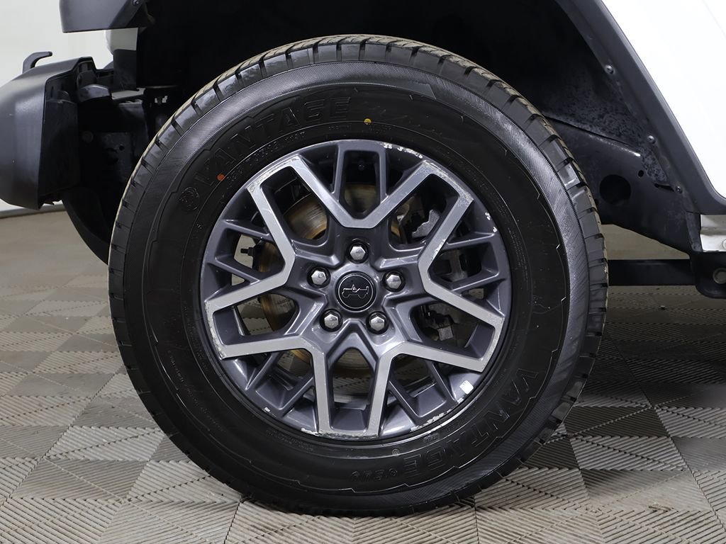 Used 2025 Jeep Wrangler Unlimited Sahara AWD/4WD image 20