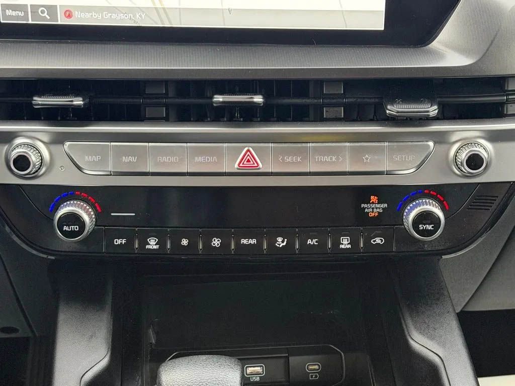 Used 2024 Kia Telluride LX image 23