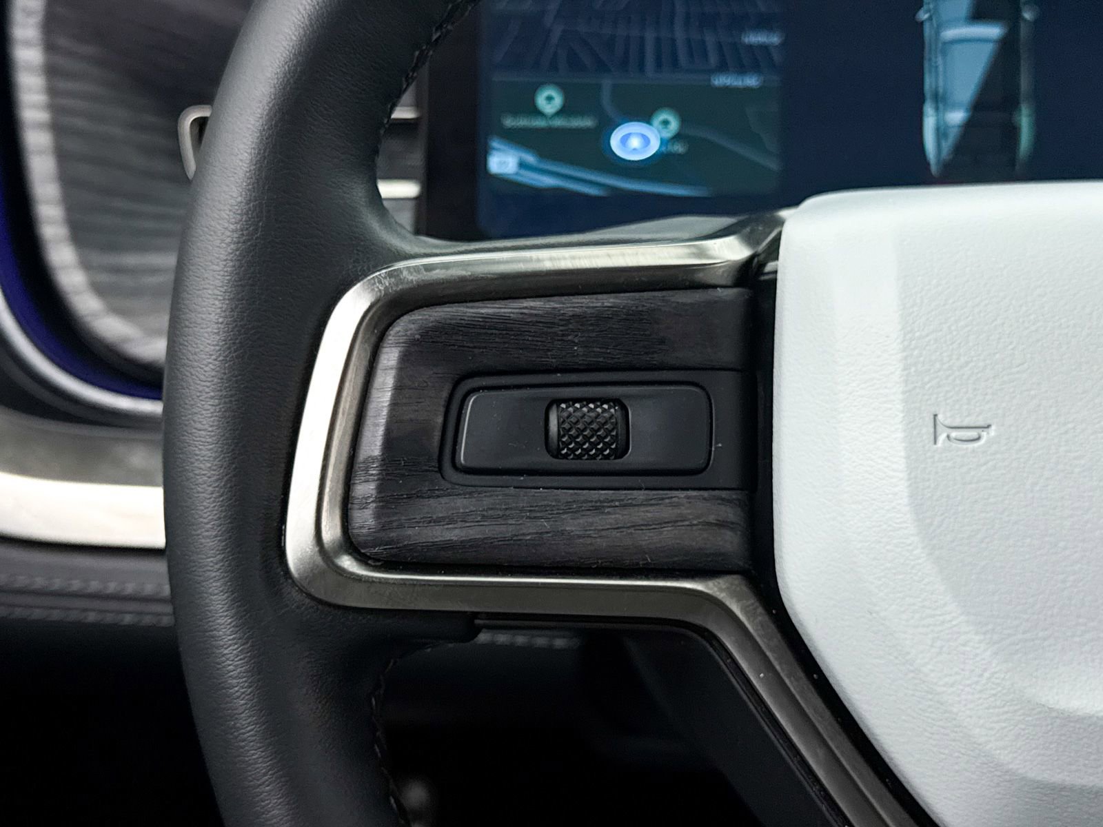 Used 2024 Rivian R1S Adventure AWD/4WD image 35