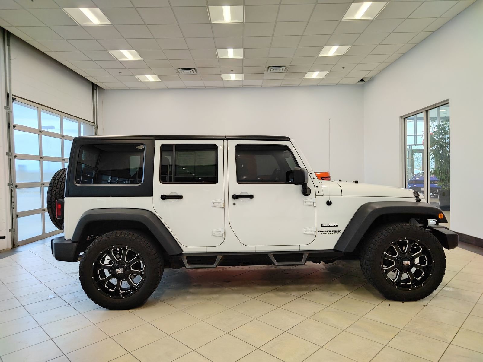 Used 2018 Jeep Wrangler Unlimited Sport S image 2