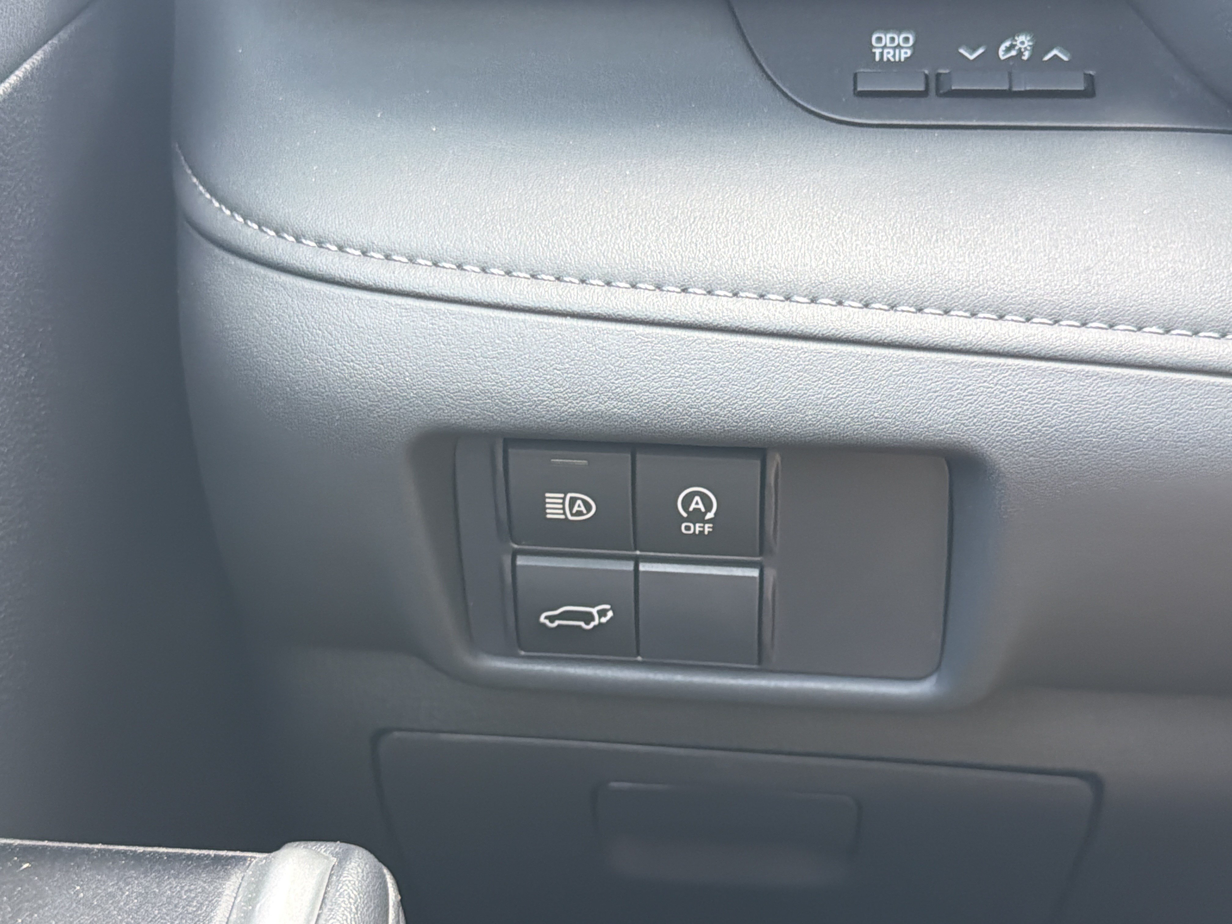 Certified 2025 Toyota Highlander LE FWD image 11