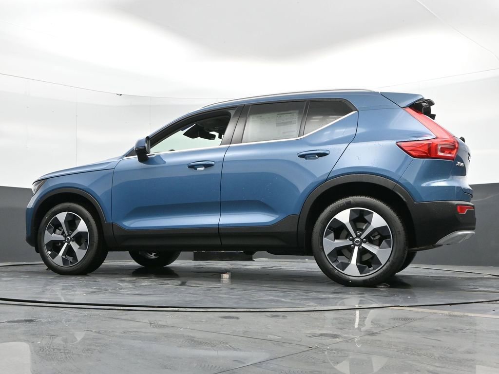 New 2025 Volvo XC40 B5 Core w/ Climate Package image 45