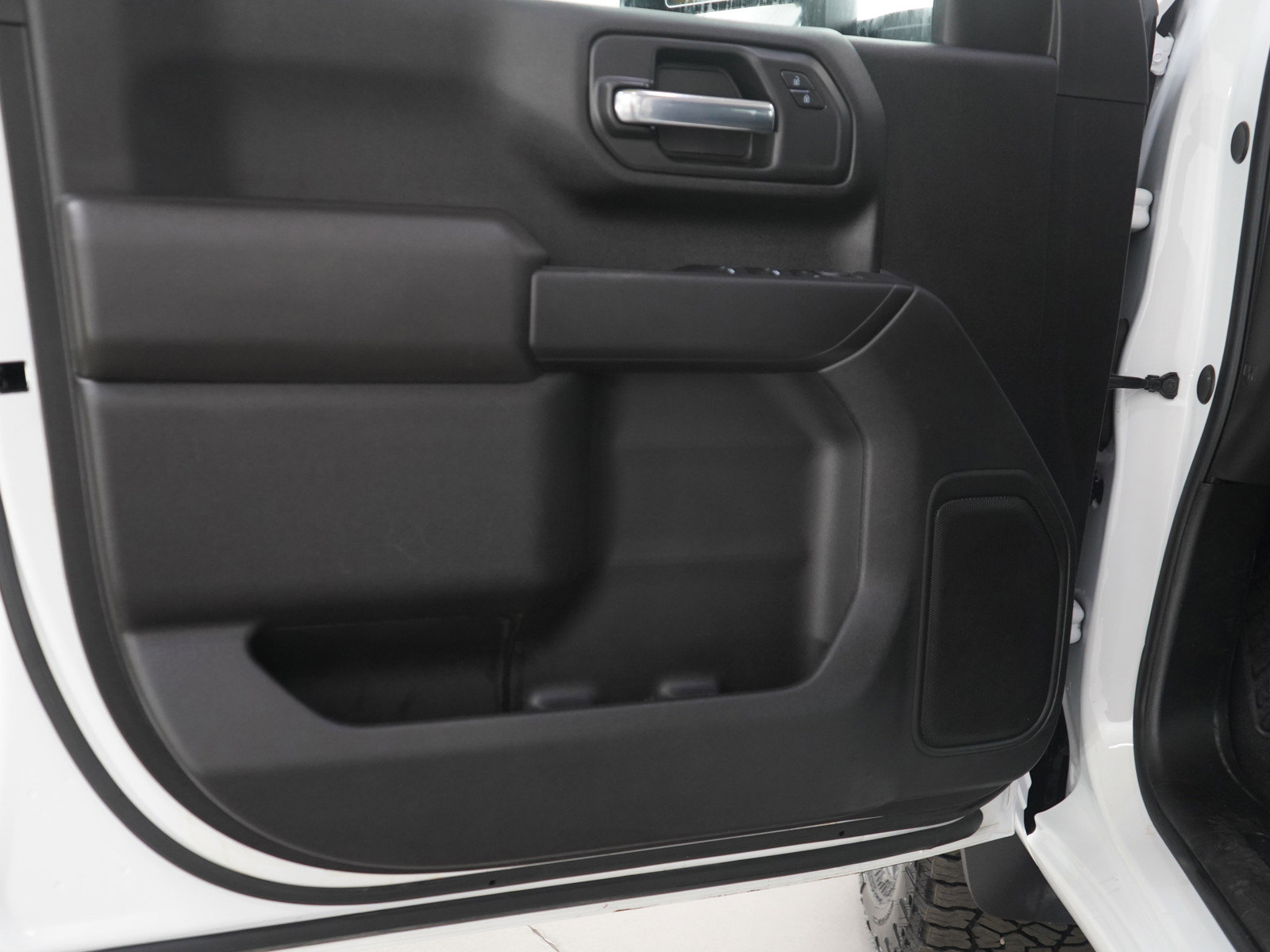 Used 2024 Chevrolet Silverado 2500 Custom w/ Custom Value Package image 18