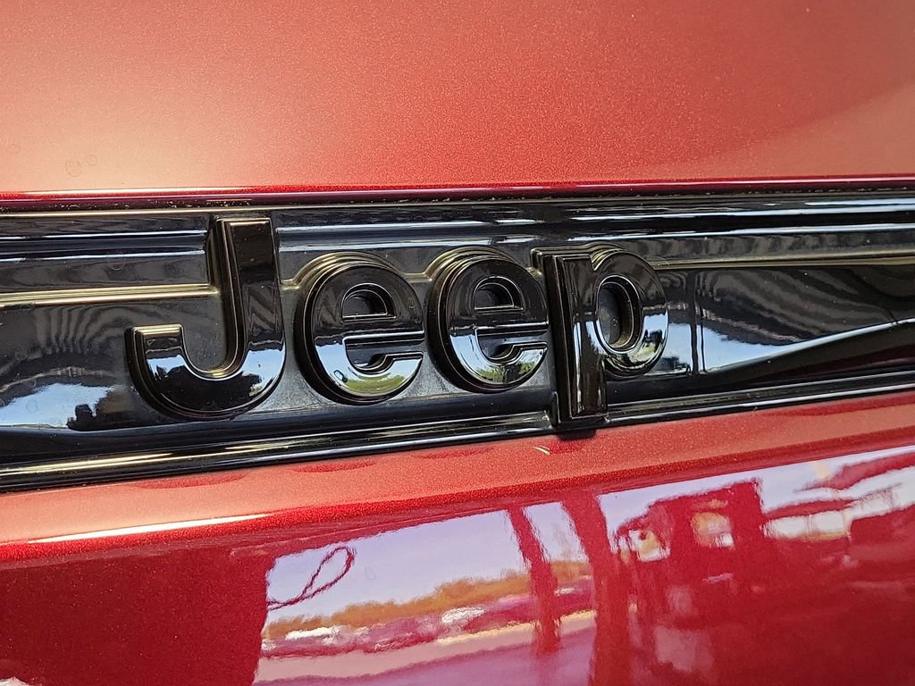 Used 2023 Jeep Grand Cherokee Limited w/ Black Appearance Package RWD image 9