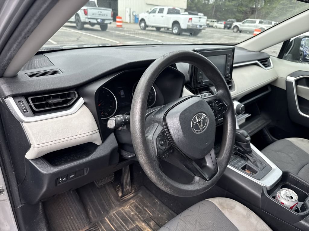 Used 2020 Toyota RAV4 XLE image 9