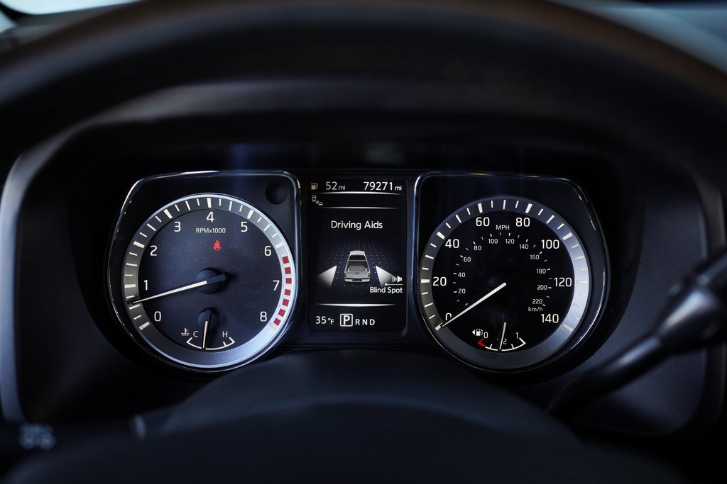 Used 2018 Nissan Titan Platinum Reserve image 27