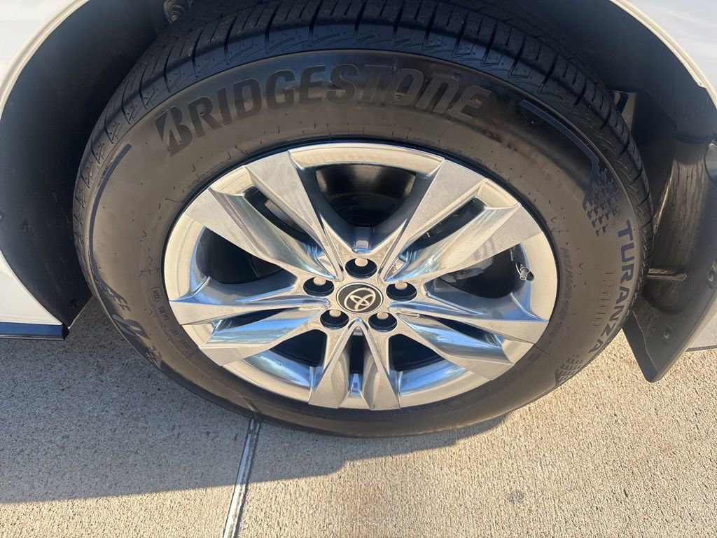 Used 2024 Toyota Sienna Limited AWD/4WD image 19