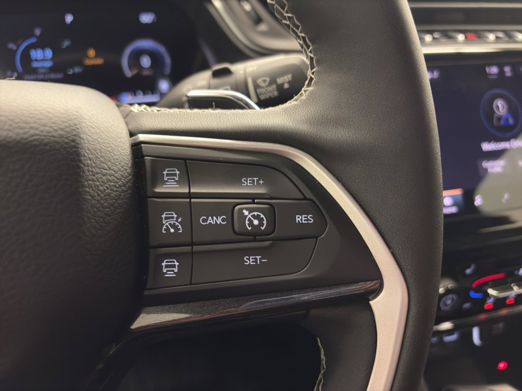 Used 2023 Jeep Grand Cherokee Altitude image 23