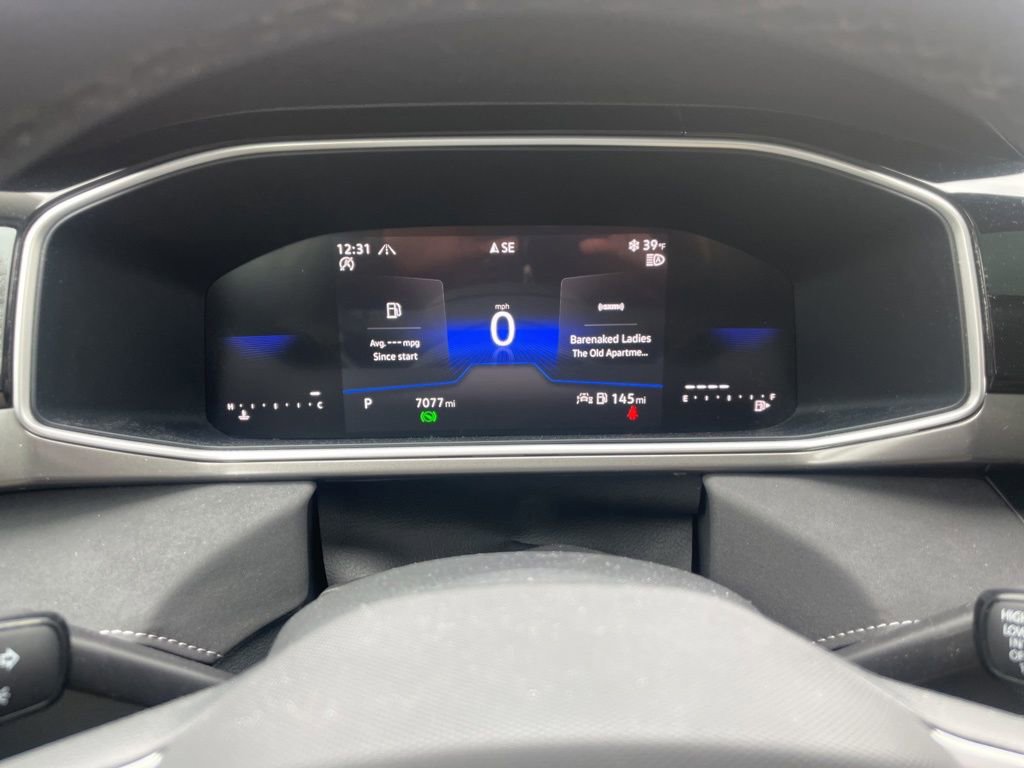 Used 2025 Volkswagen Taos SE image 17