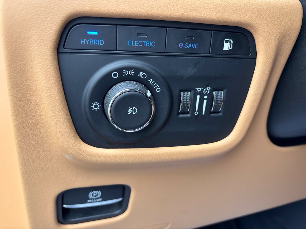 Used 2022 Jeep Grand Cherokee Summit AWD/4WD image 15