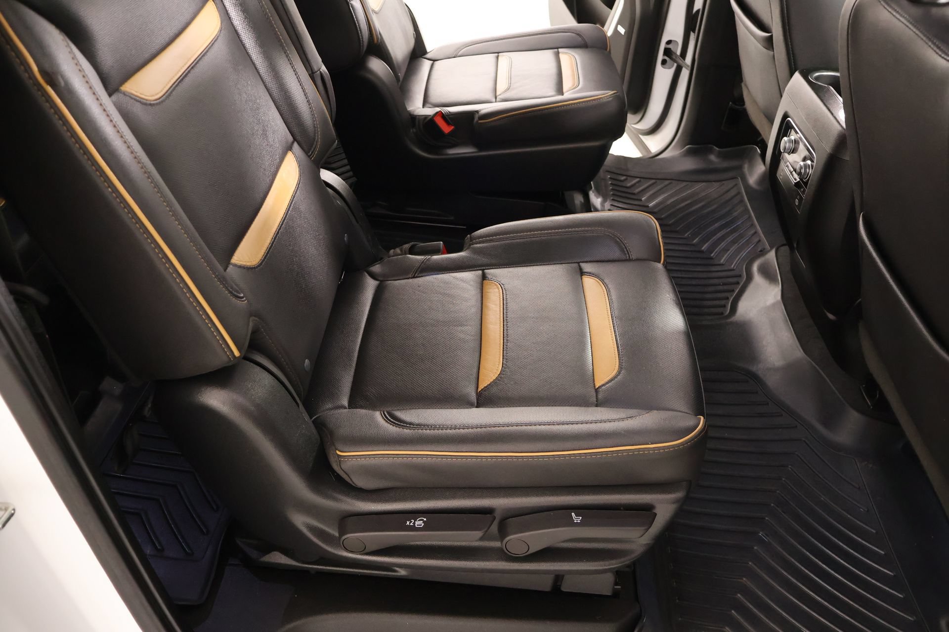 Used 2023 GMC Yukon XL AT4 w/ AT4 Premium Plus Package AWD/4WD image 15