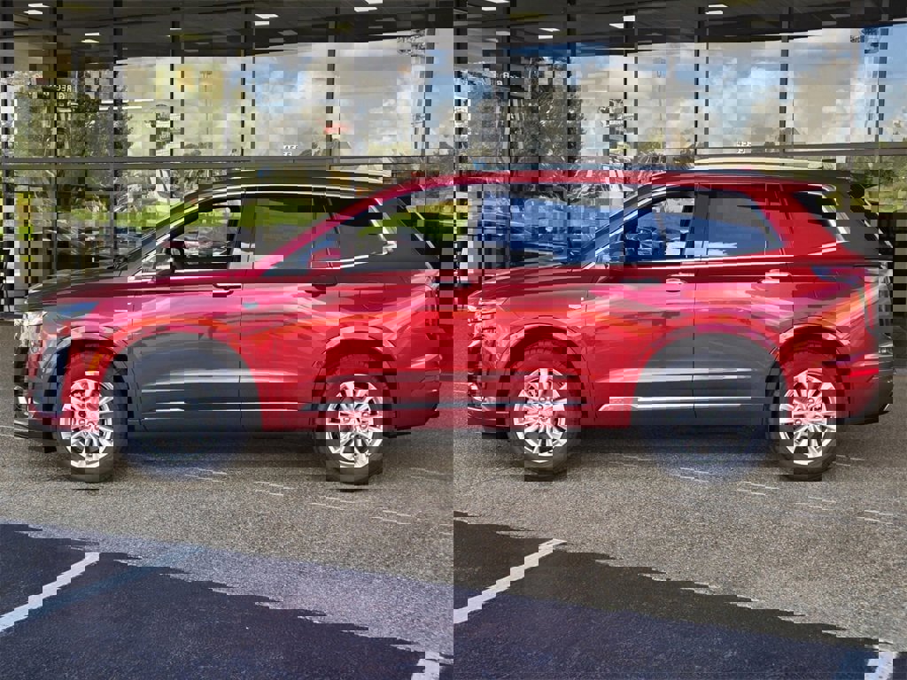 New 2025 Cadillac XT6 Luxury image 3